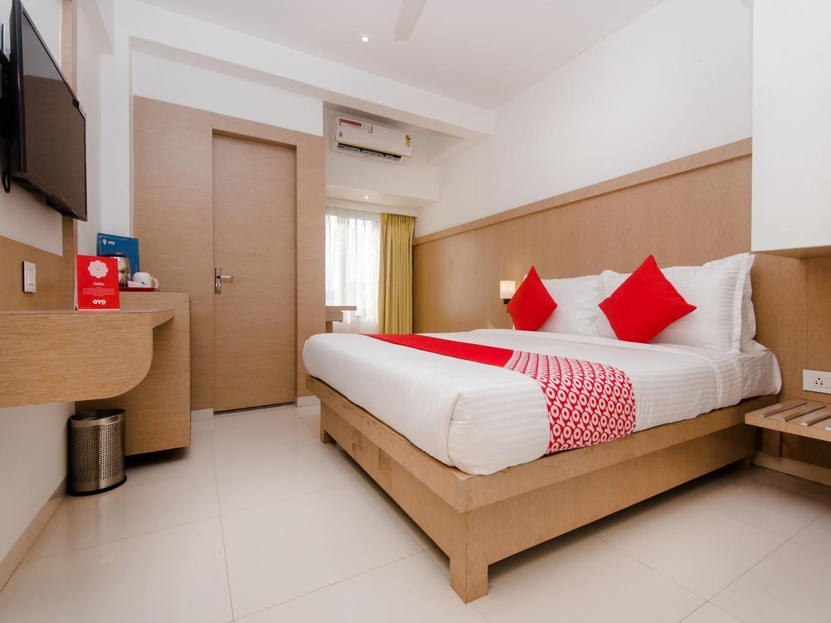Oyo 13089 Hotel Gold Crest Navi Mumbai Exterior photo